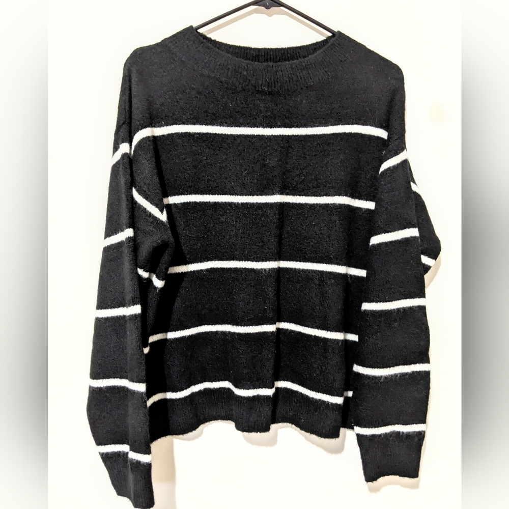H&m black white stripe cozy comfy warm wool sweater sz small scoop neck